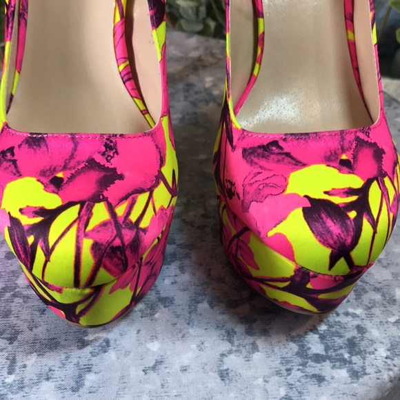 Women’s Size 6.5M Charlotte Russe Neon Pink & Yellow 5” Heels w/1.5” Platform - Picture 3 of 10
